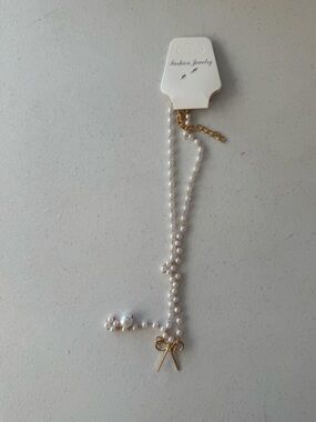 Delicate Pearl Beaded Necklace with Gold Accents